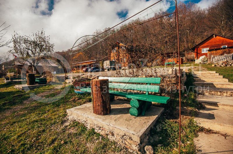 Турбаза Формула, поселок Мезмай, скамейка